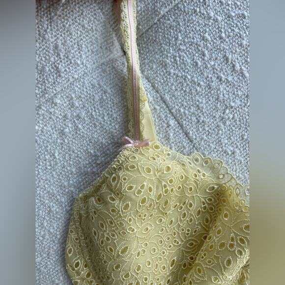 Victoria’s Secret Yellow Lace Bra Size 36DD - Picture 2 of 8